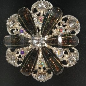 🇨🇦 Diamanté and Shimmering Glass Brooch